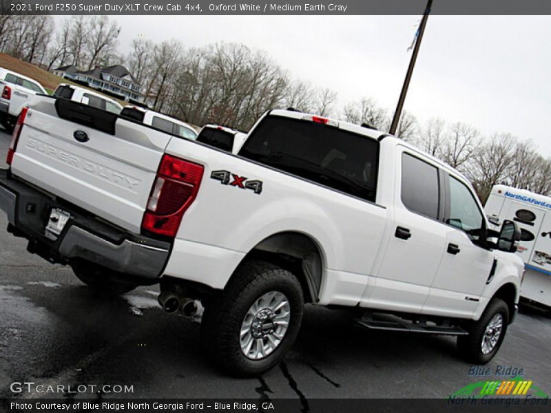 Oxford White / Medium Earth Gray 2021 Ford F250 Super Duty XLT Crew Cab 4x4