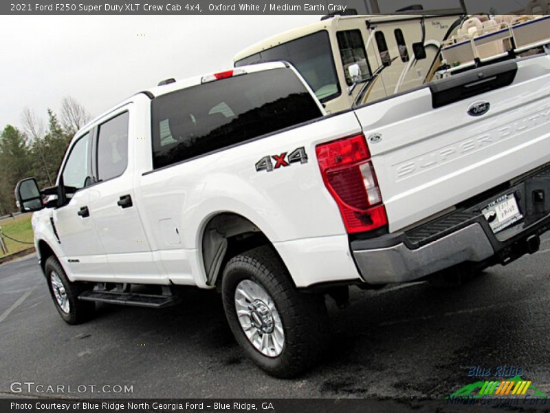 Oxford White / Medium Earth Gray 2021 Ford F250 Super Duty XLT Crew Cab 4x4