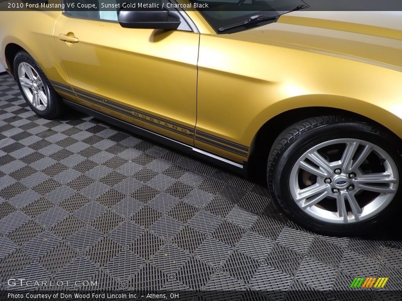 Sunset Gold Metallic / Charcoal Black 2010 Ford Mustang V6 Coupe