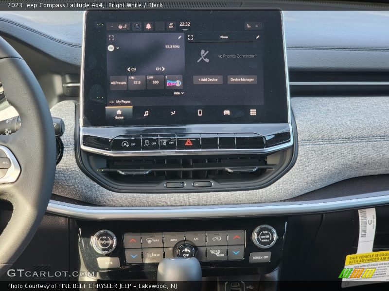 Bright White / Black 2023 Jeep Compass Latitude 4x4