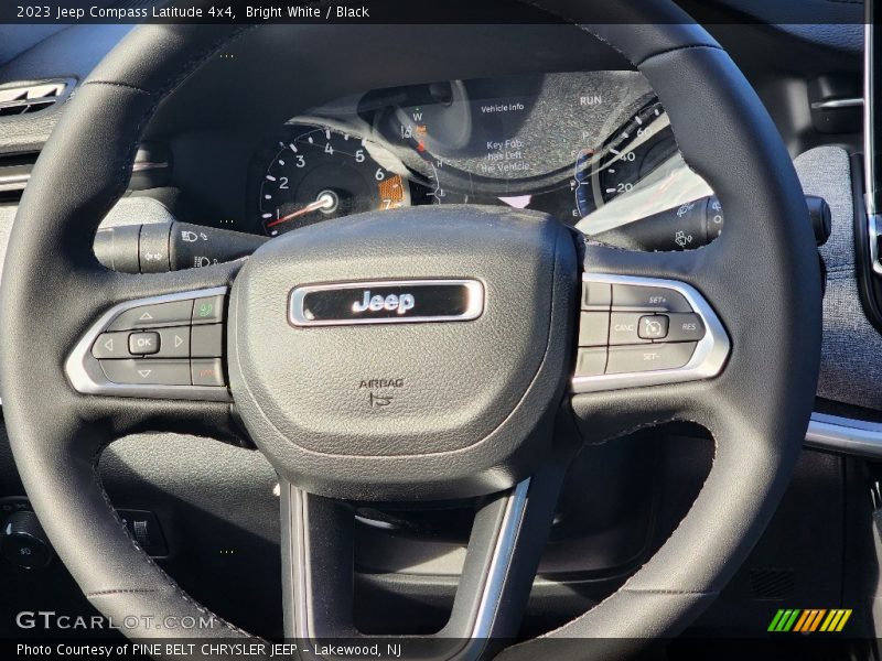 Bright White / Black 2023 Jeep Compass Latitude 4x4