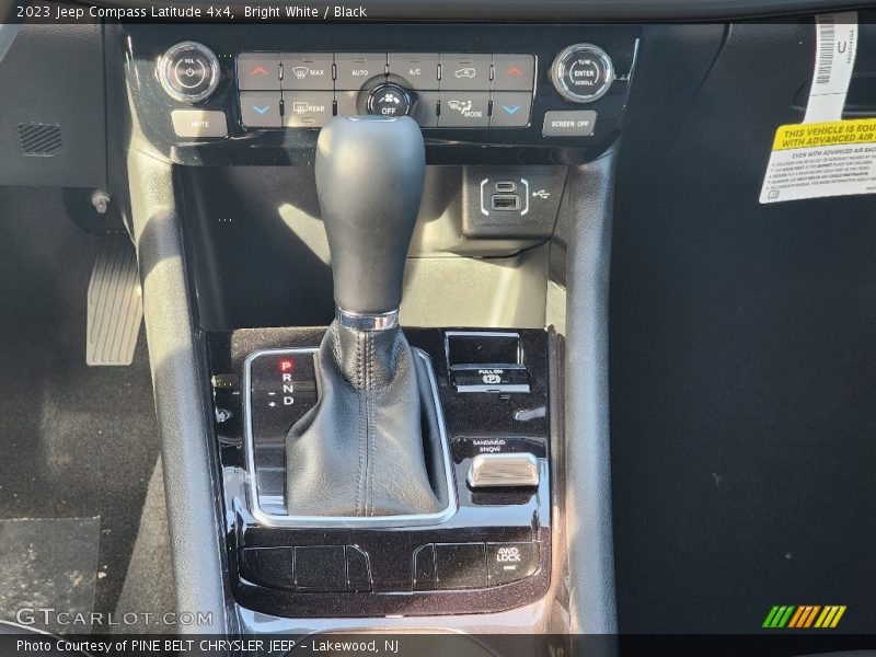 Bright White / Black 2023 Jeep Compass Latitude 4x4