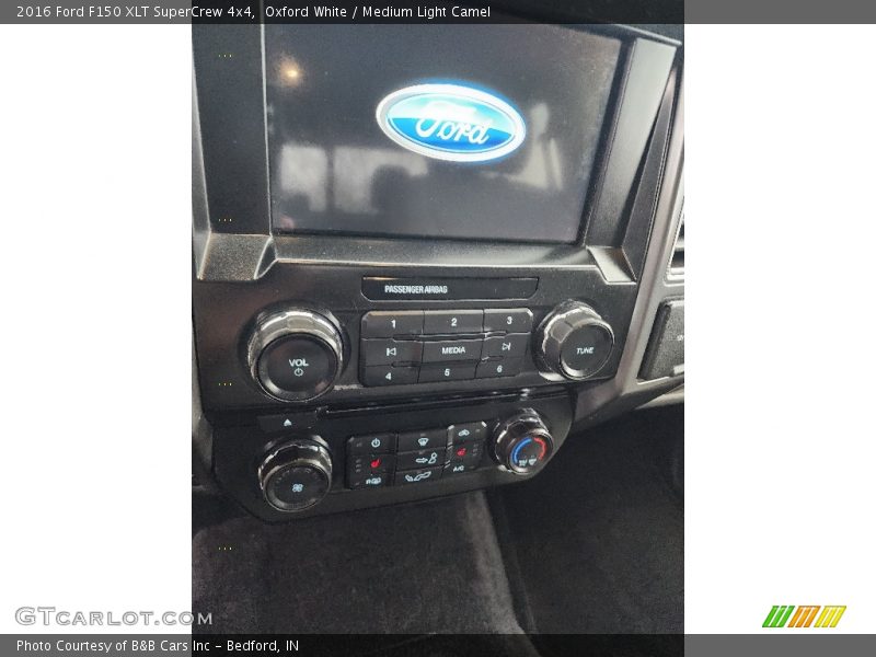 Oxford White / Medium Light Camel 2016 Ford F150 XLT SuperCrew 4x4