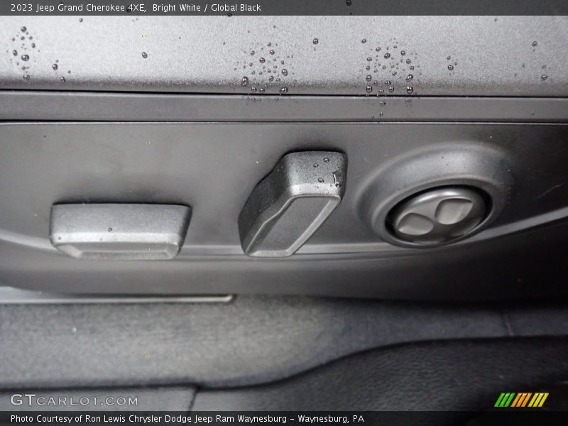 Bright White / Global Black 2023 Jeep Grand Cherokee 4XE