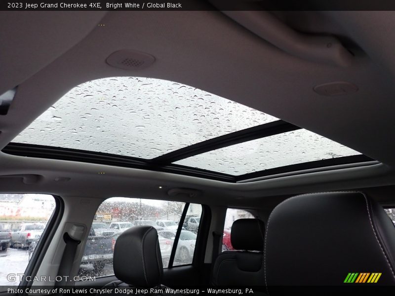 Bright White / Global Black 2023 Jeep Grand Cherokee 4XE