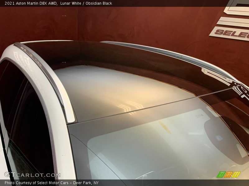 Lunar White / Obsidian Black 2021 Aston Martin DBX AWD