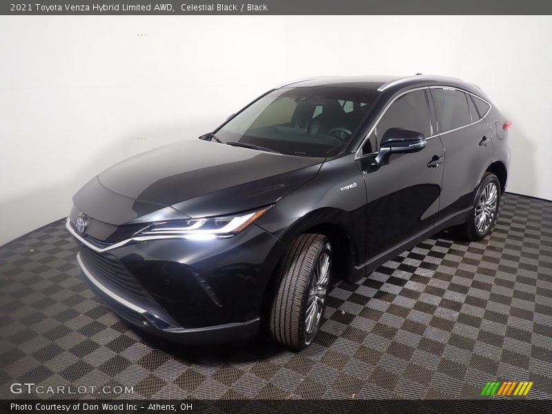 Front 3/4 View of 2021 Venza Hybrid Limited AWD