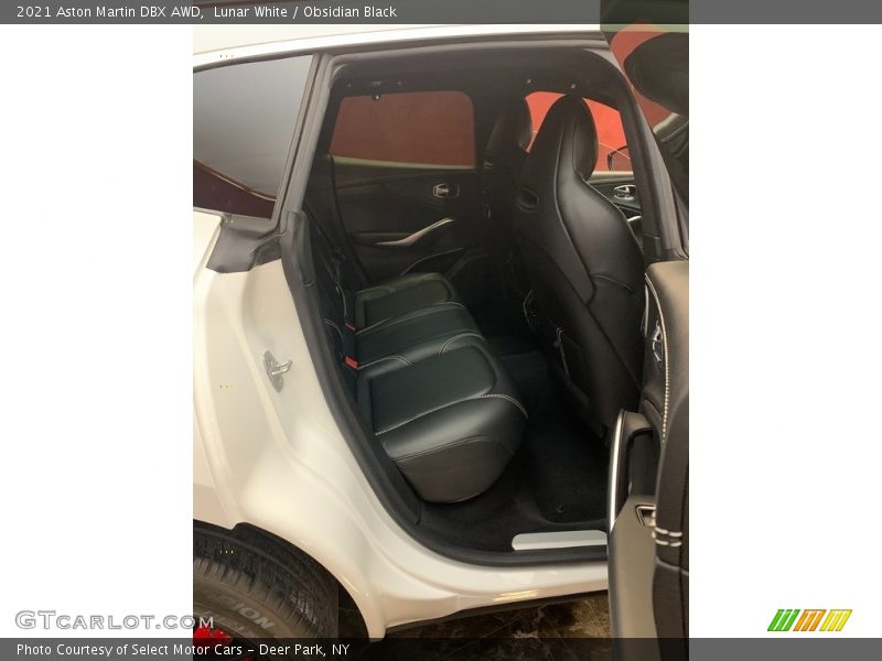 Lunar White / Obsidian Black 2021 Aston Martin DBX AWD