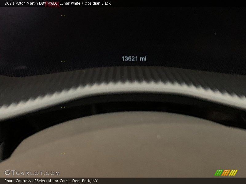 Lunar White / Obsidian Black 2021 Aston Martin DBX AWD