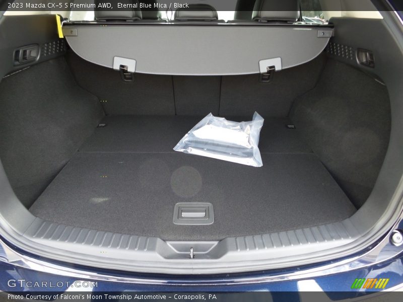  2023 CX-5 S Premium AWD Trunk