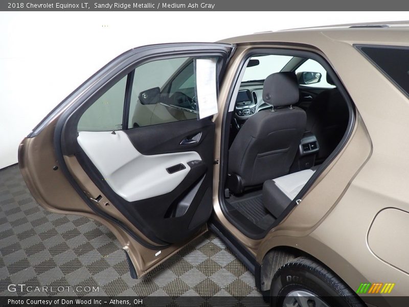 Sandy Ridge Metallic / Medium Ash Gray 2018 Chevrolet Equinox LT