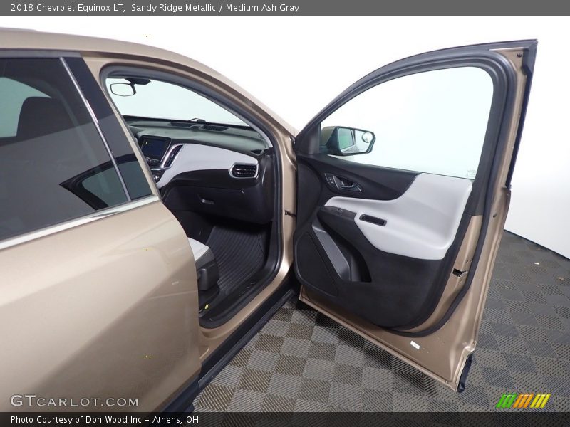 Sandy Ridge Metallic / Medium Ash Gray 2018 Chevrolet Equinox LT