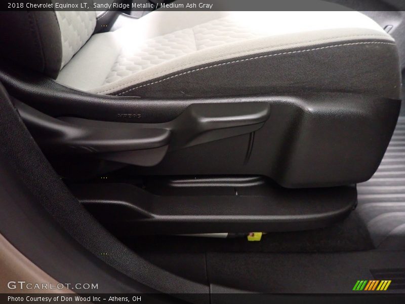 Sandy Ridge Metallic / Medium Ash Gray 2018 Chevrolet Equinox LT