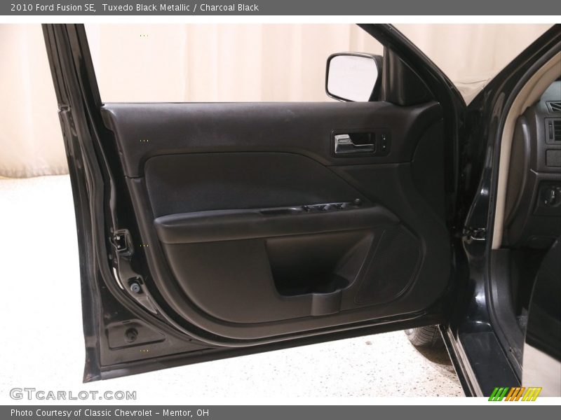 Tuxedo Black Metallic / Charcoal Black 2010 Ford Fusion SE