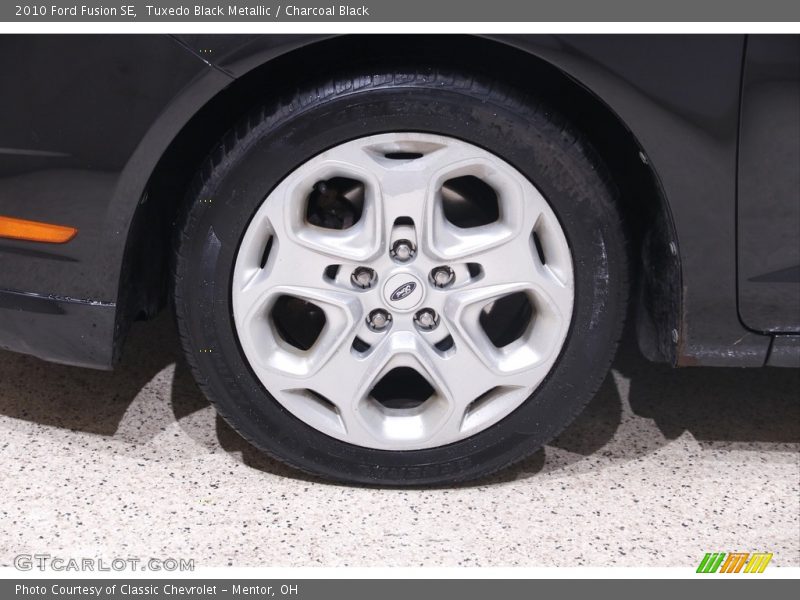 Tuxedo Black Metallic / Charcoal Black 2010 Ford Fusion SE