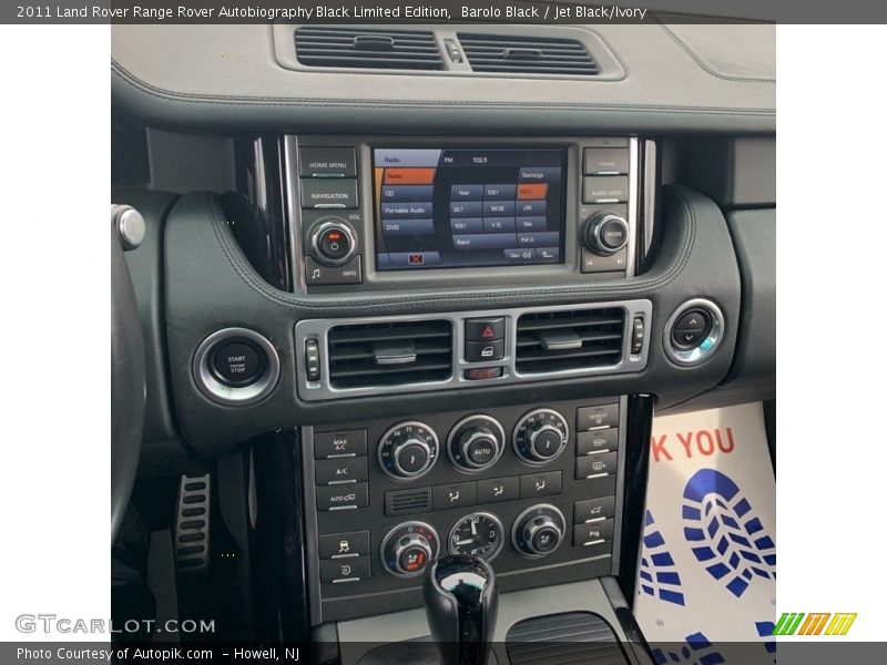 Controls of 2011 Range Rover Autobiography Black Limited Edition