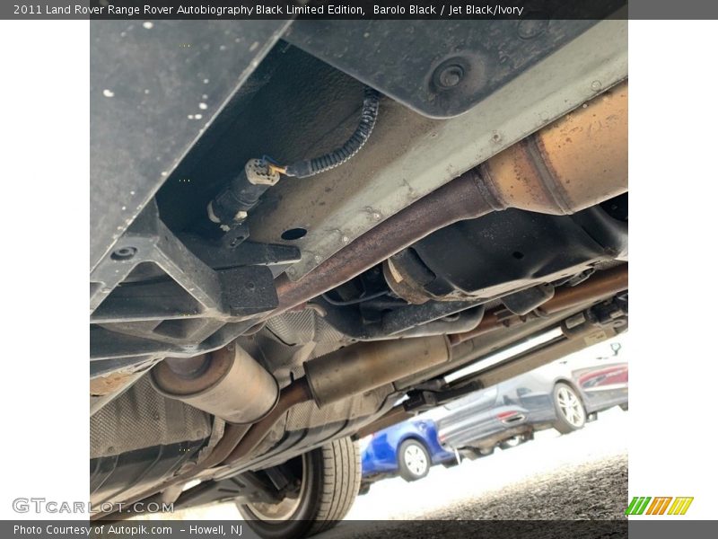 Undercarriage of 2011 Range Rover Autobiography Black Limited Edition