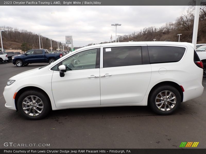  2023 Pacifica Touring L AWD Bright White