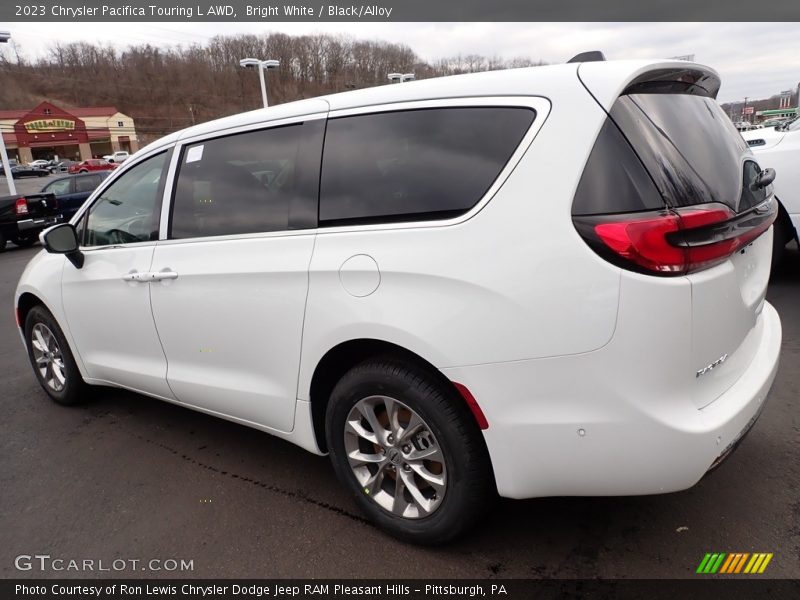 Bright White / Black/Alloy 2023 Chrysler Pacifica Touring L AWD