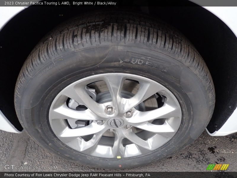 Bright White / Black/Alloy 2023 Chrysler Pacifica Touring L AWD