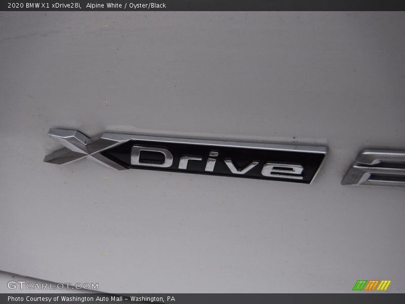Alpine White / Oyster/Black 2020 BMW X1 xDrive28i
