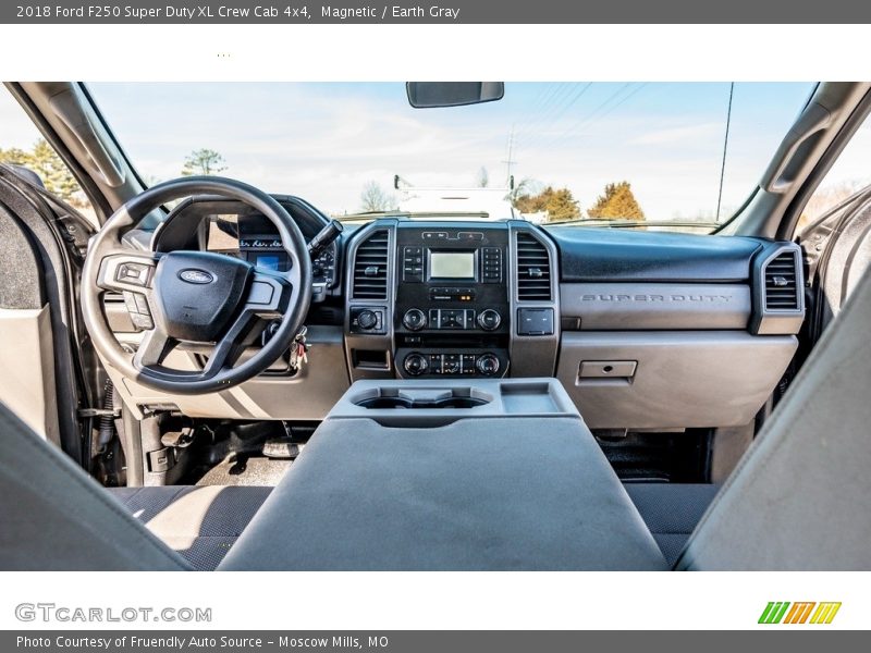 Magnetic / Earth Gray 2018 Ford F250 Super Duty XL Crew Cab 4x4