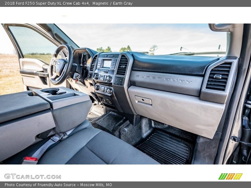 Magnetic / Earth Gray 2018 Ford F250 Super Duty XL Crew Cab 4x4