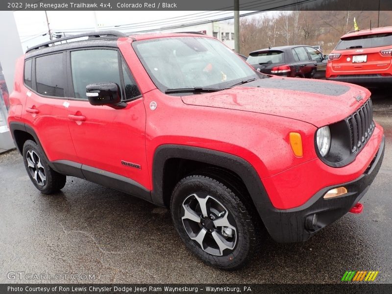 Front 3/4 View of 2022 Renegade Trailhawk 4x4