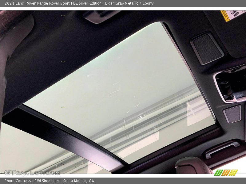 Sunroof of 2021 Range Rover Sport HSE Silver Edition