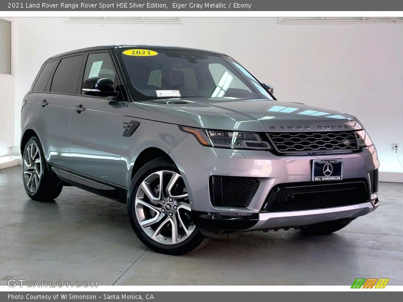 Front 3/4 View of 2021 Range Rover Sport HSE Silver Edition