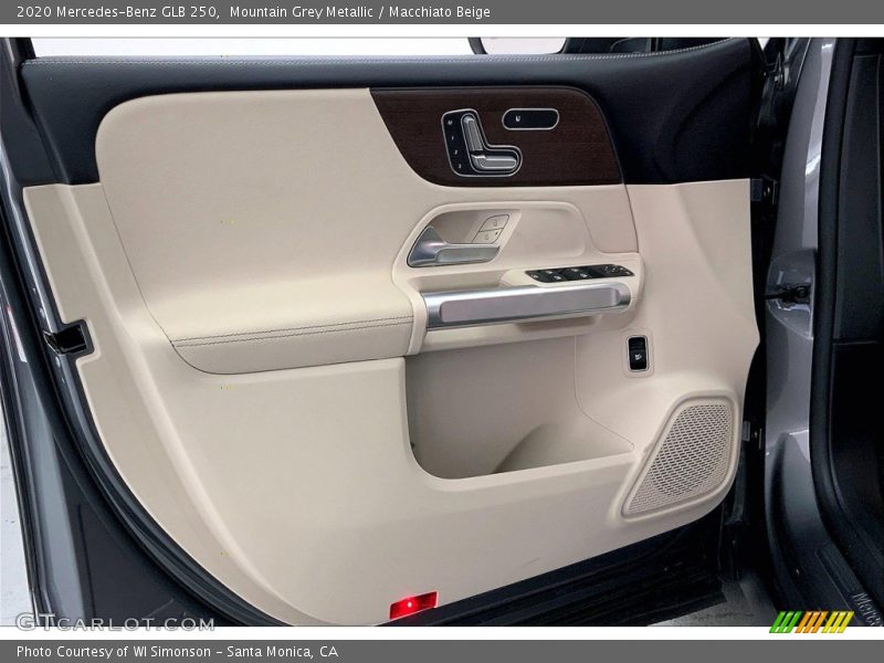 Mountain Grey Metallic / Macchiato Beige 2020 Mercedes-Benz GLB 250