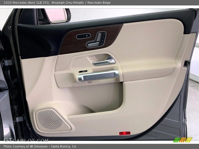 Mountain Grey Metallic / Macchiato Beige 2020 Mercedes-Benz GLB 250