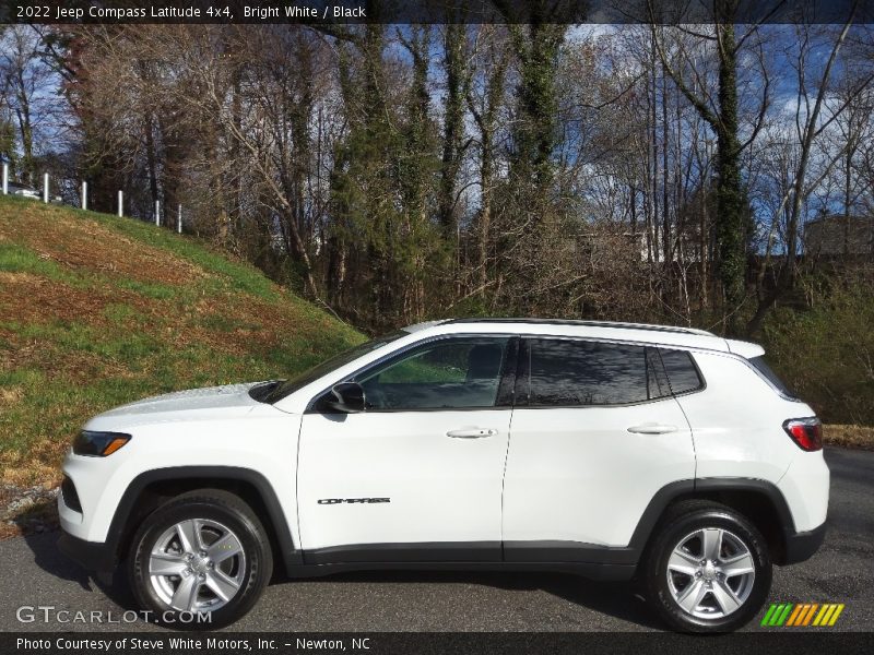 Bright White / Black 2022 Jeep Compass Latitude 4x4