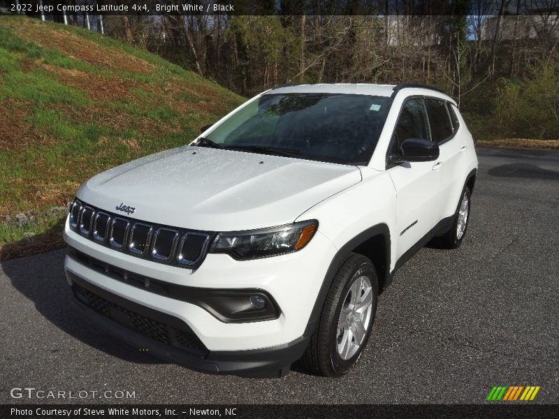 Bright White / Black 2022 Jeep Compass Latitude 4x4