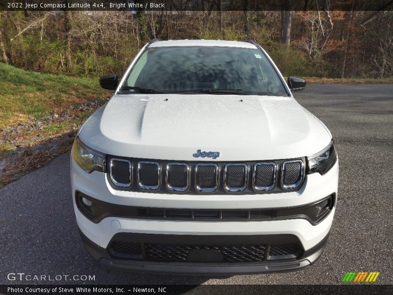 Bright White / Black 2022 Jeep Compass Latitude 4x4