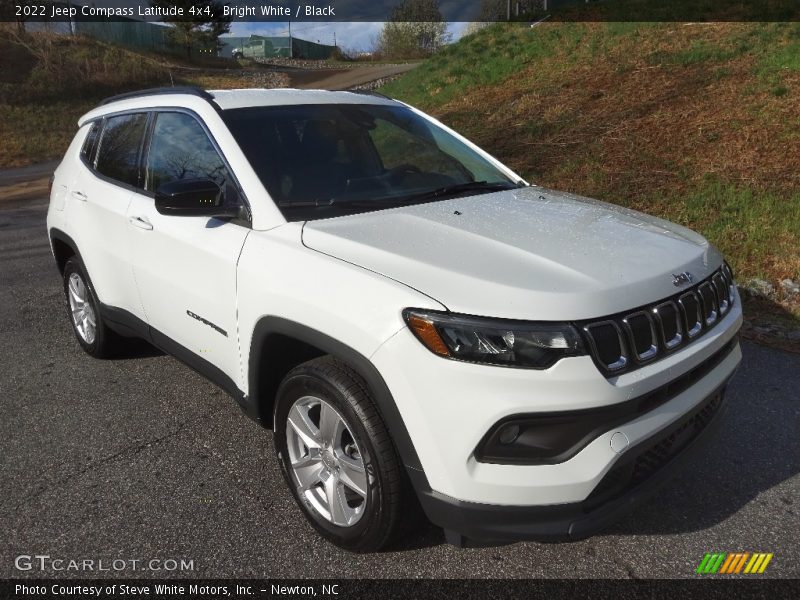 Bright White / Black 2022 Jeep Compass Latitude 4x4