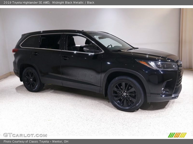 Midnight Black Metallic / Black 2019 Toyota Highlander SE AWD