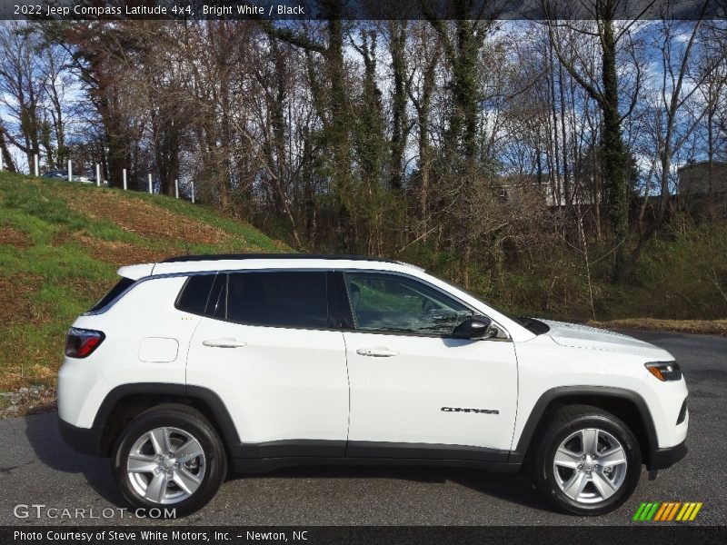 Bright White / Black 2022 Jeep Compass Latitude 4x4