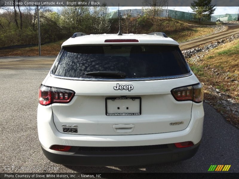 Bright White / Black 2022 Jeep Compass Latitude 4x4