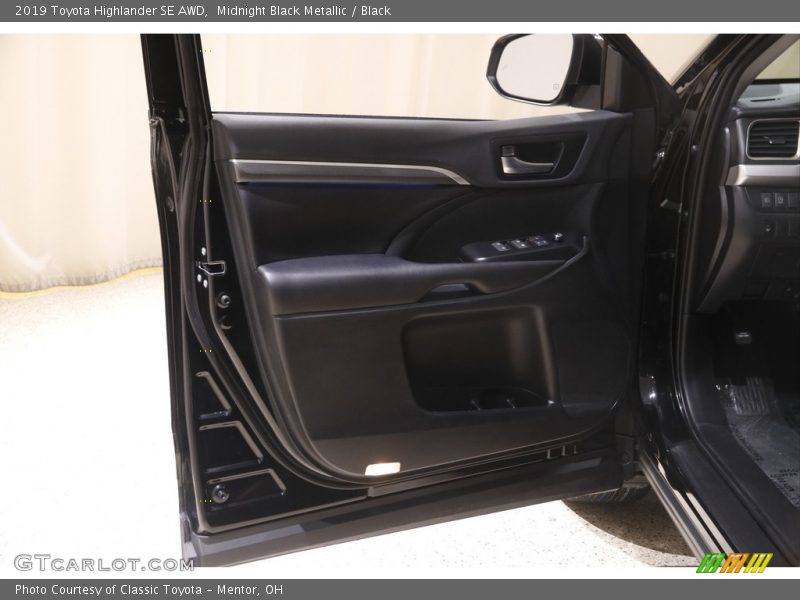 Midnight Black Metallic / Black 2019 Toyota Highlander SE AWD