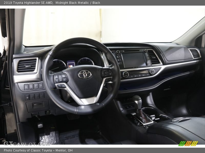 Midnight Black Metallic / Black 2019 Toyota Highlander SE AWD