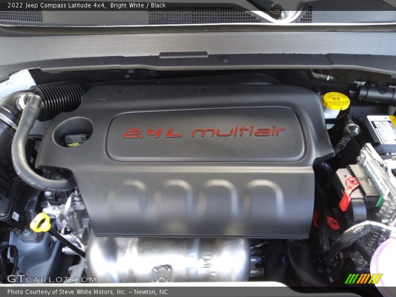 Bright White / Black 2022 Jeep Compass Latitude 4x4