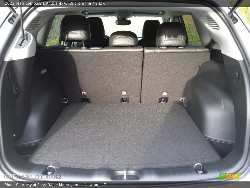 Bright White / Black 2022 Jeep Compass Latitude 4x4