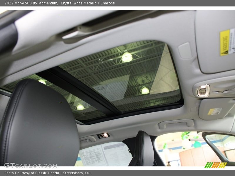 Sunroof of 2022 S60 B5 Momentum