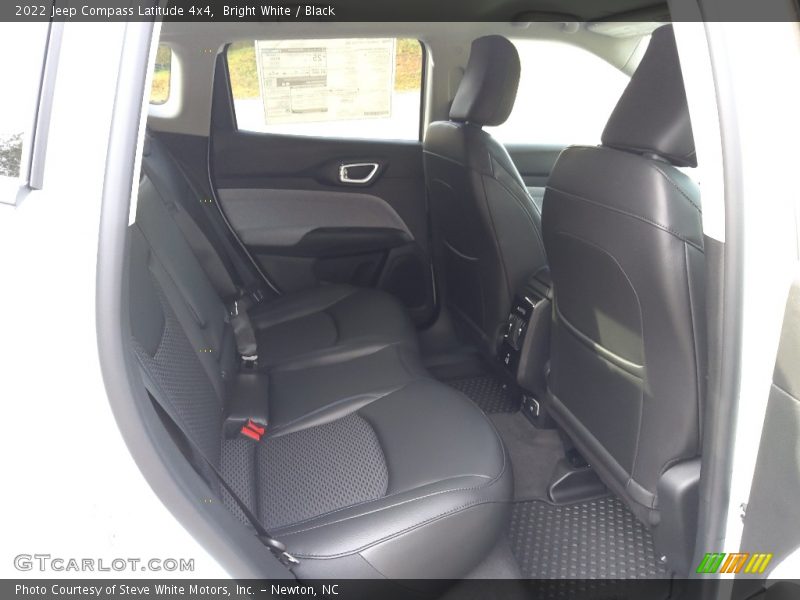 Bright White / Black 2022 Jeep Compass Latitude 4x4