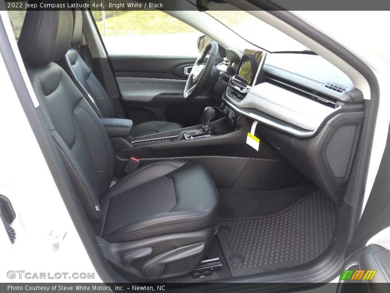 Bright White / Black 2022 Jeep Compass Latitude 4x4