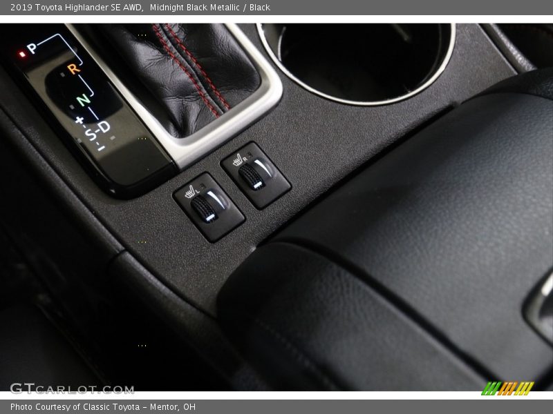 Midnight Black Metallic / Black 2019 Toyota Highlander SE AWD