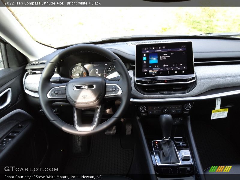 Bright White / Black 2022 Jeep Compass Latitude 4x4