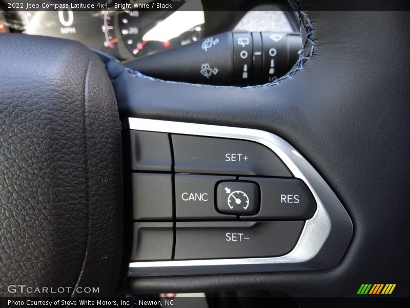 Bright White / Black 2022 Jeep Compass Latitude 4x4