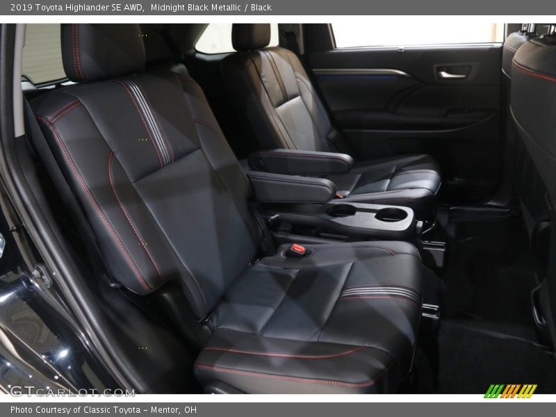 Midnight Black Metallic / Black 2019 Toyota Highlander SE AWD